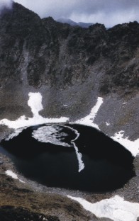 Ledeno lake - highest Bulgarien lake, Moussalenski circus